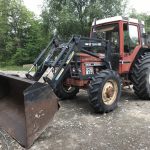 Tracteur INTERNATIONAL 585 XL 4WD