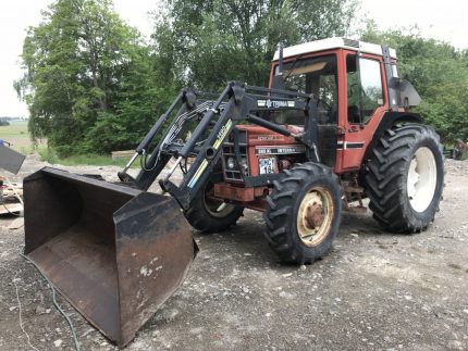 Tracteur INTERNATIONAL 585 XL 4WD